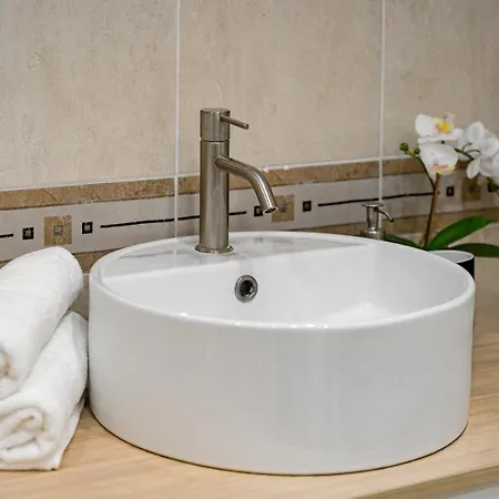 Ramada Apartment *